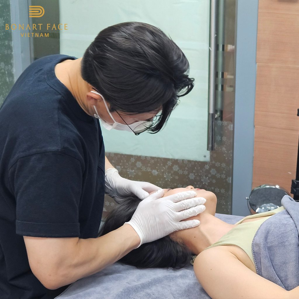 nan-chinh-khuon-mat-bang-tay-bonartface 
